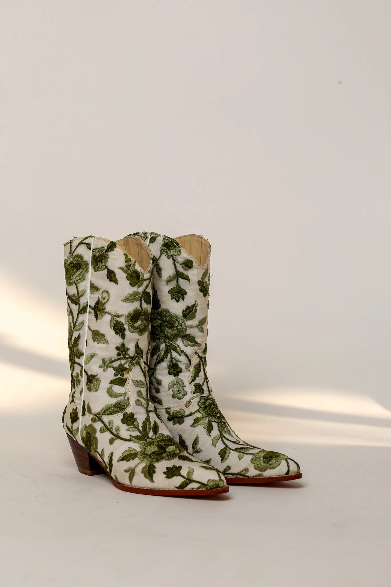 NATURE LOVE EMBROIDERED WESTERN BOOTS