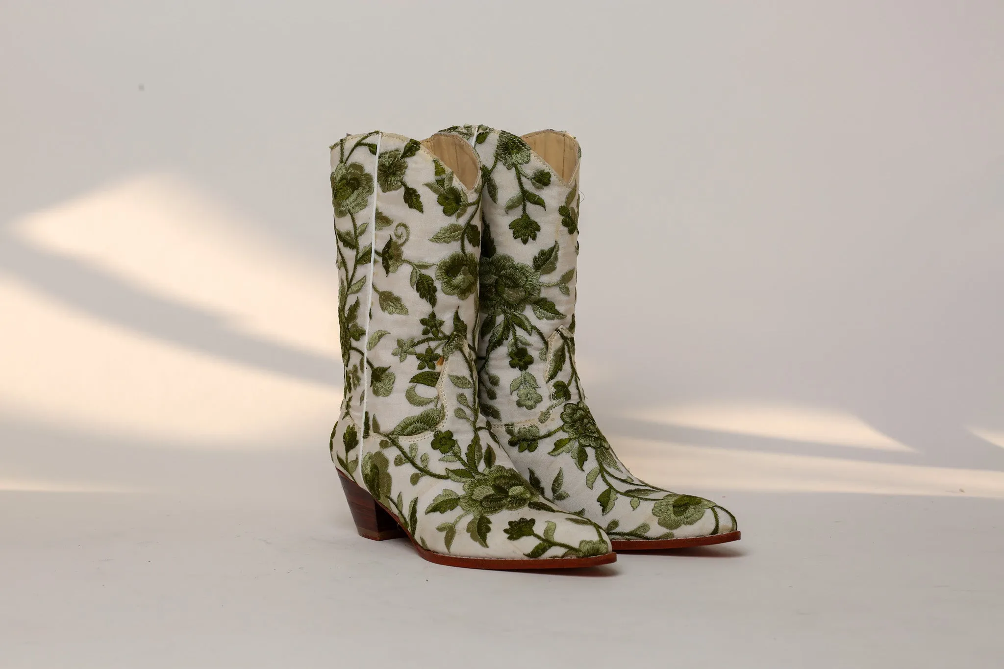 NATURE LOVE EMBROIDERED WESTERN BOOTS