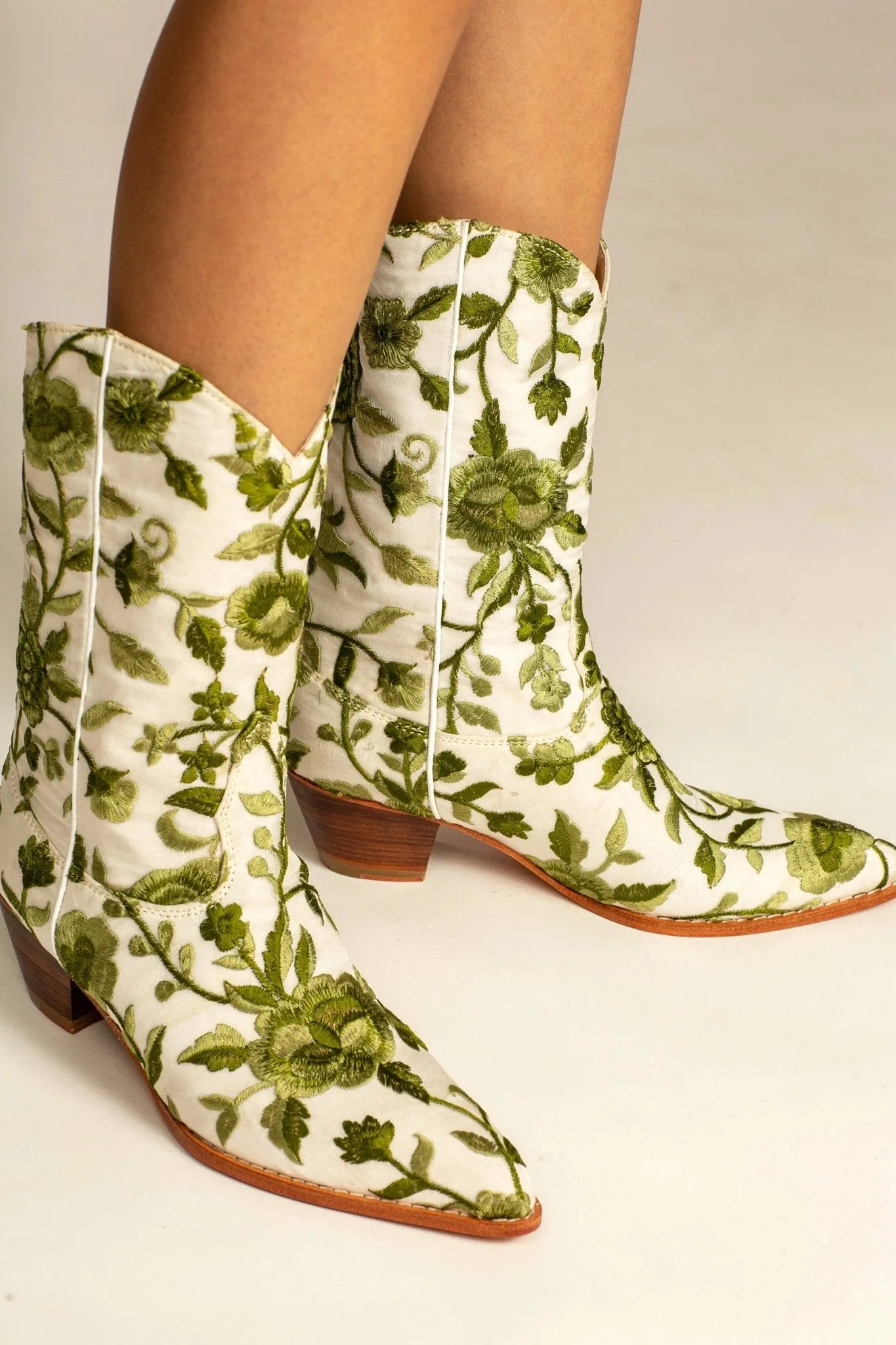 NATURE LOVE EMBROIDERED WESTERN BOOTS
