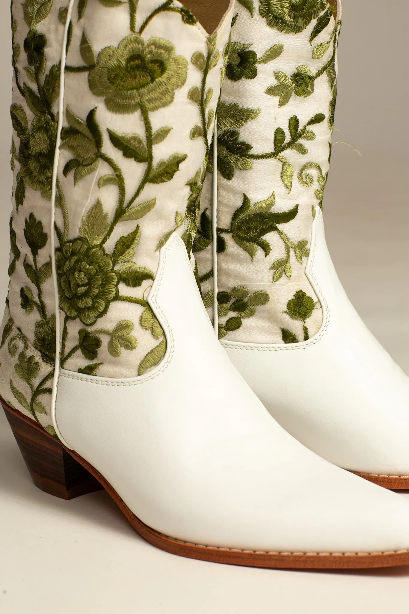 NATURE LOVE EMBROIDERED WESTERN BOOTS