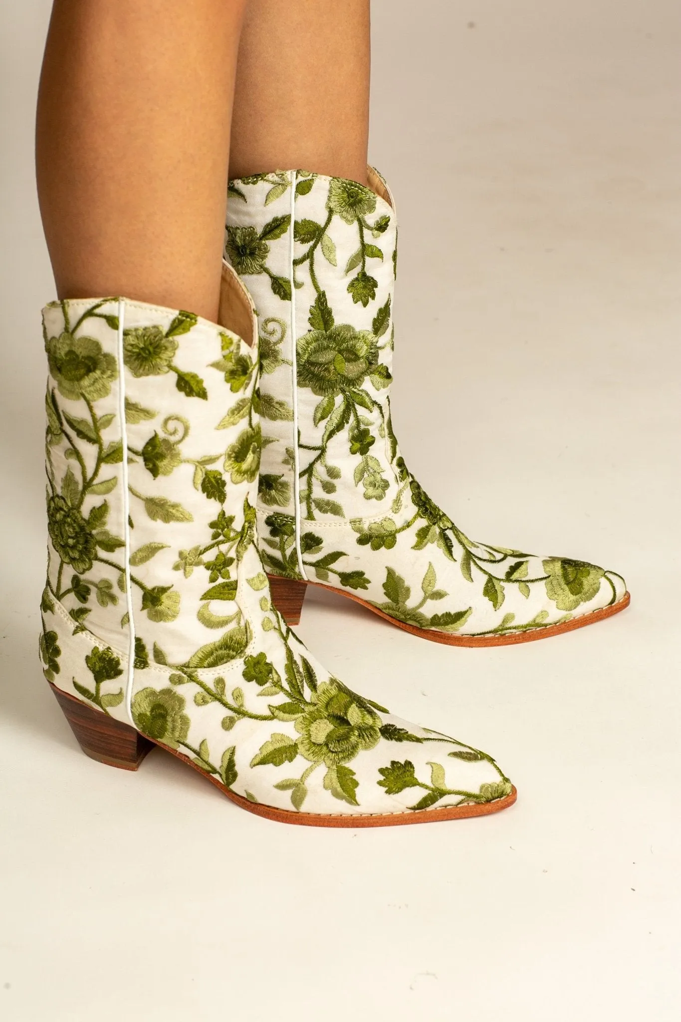 NATURE LOVE EMBROIDERED WESTERN BOOTS