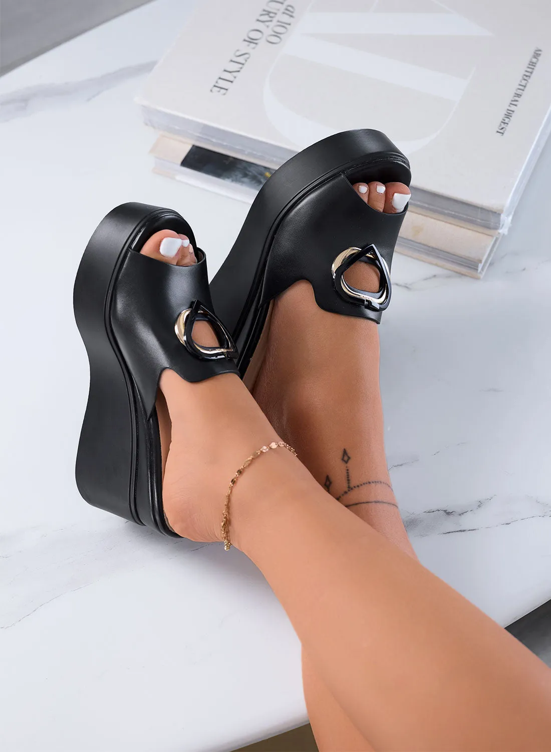 SAMANTHA - Black women's wedge sandals with a heart detail